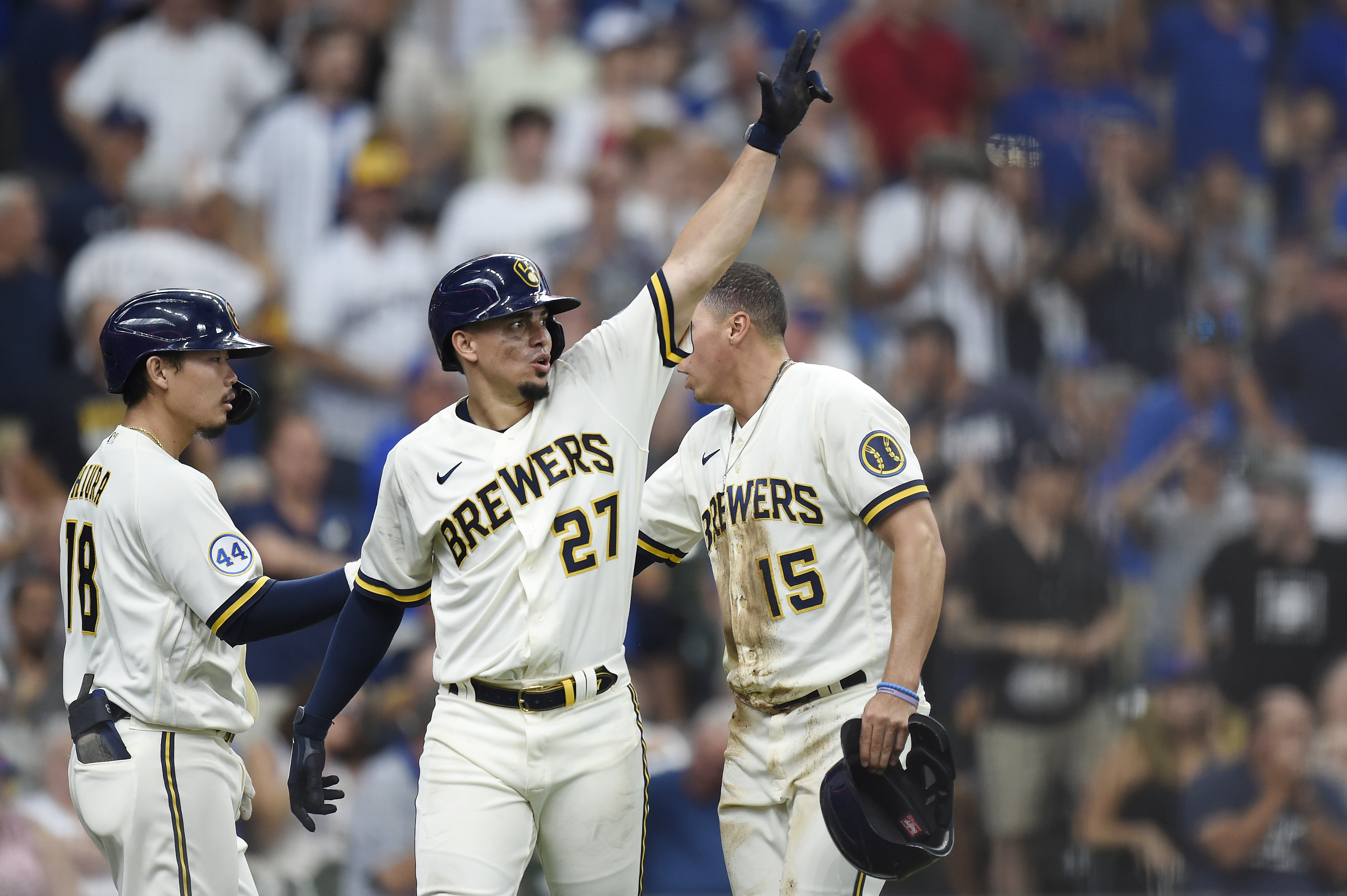 Christian Yelich of the Milwaukee Brewers singles during the seventh  News Photo - Getty Images