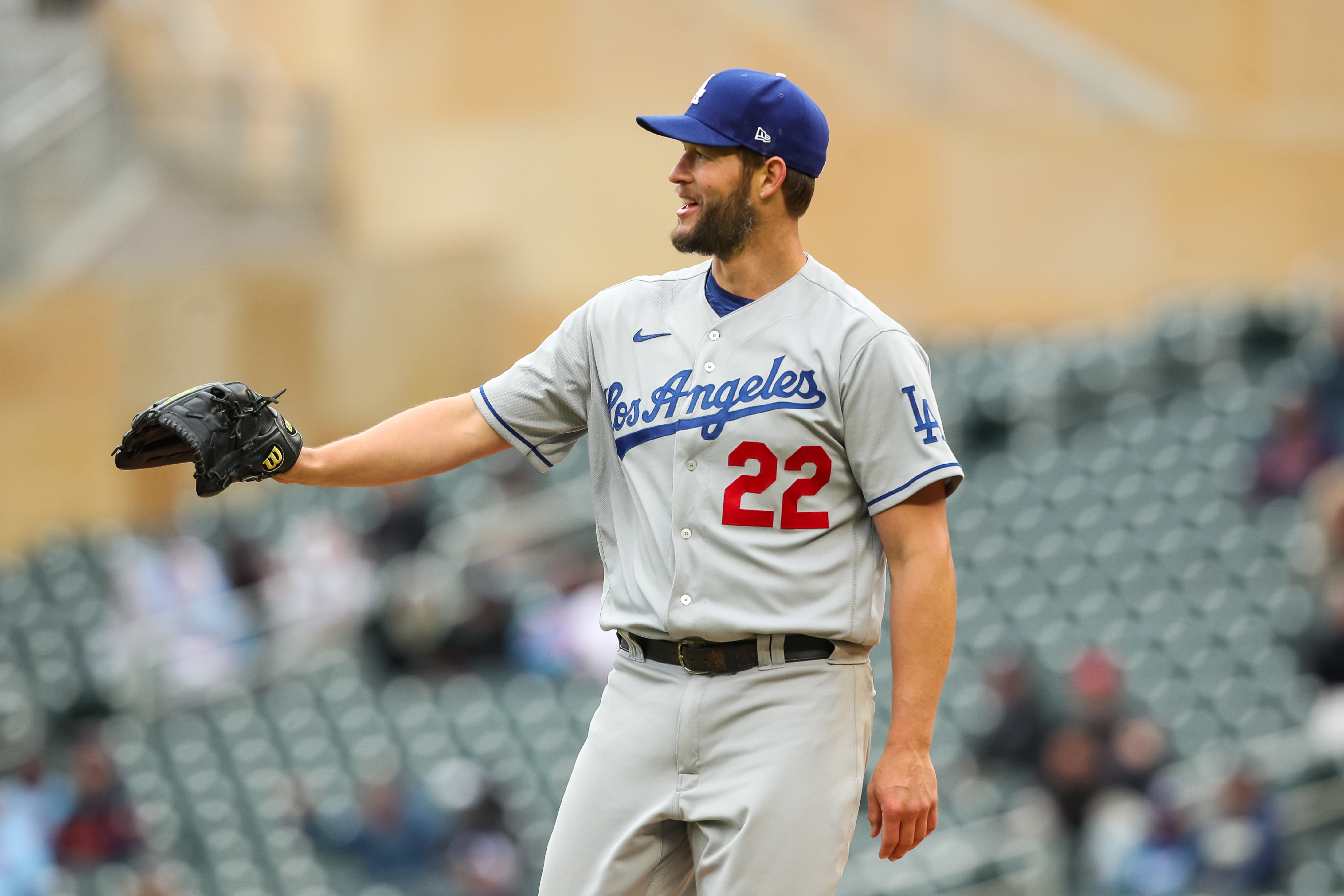 .com: Clayton Kershaw Los Angeles Dodgers #22 White Youth