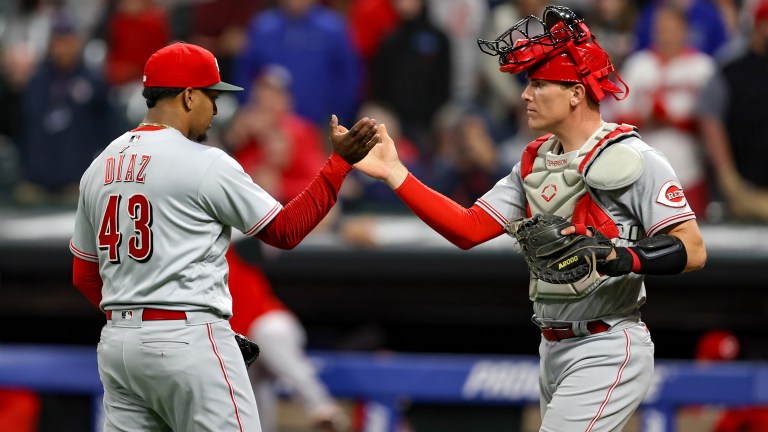 Cincinnati Reds - Alexis Díaz and his brother, Mets closer Edwin Díaz,  exchanged lineup cards before Tuesday's Reds-Mets game. Fifty members of  their family made the trip from Puerto Rico to New