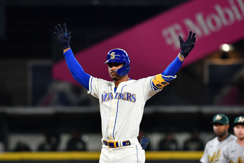 Eugenio Suarez finds his good vibes and home-run swing to help Mariners  beat A's