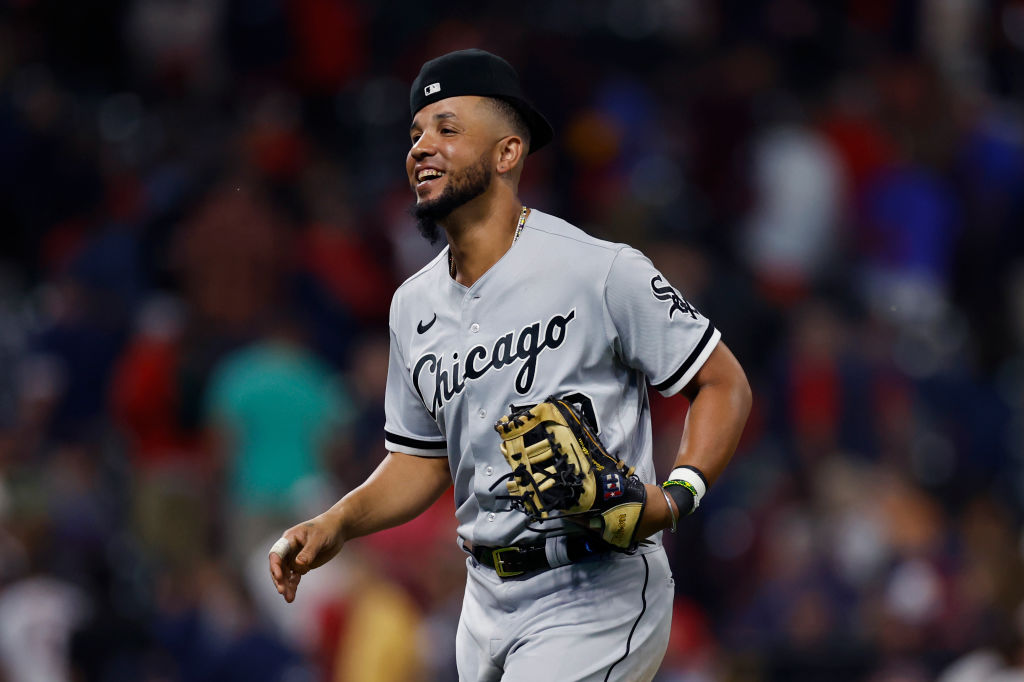 Jose Abreu unanimously wins AL Rookie of the Year 