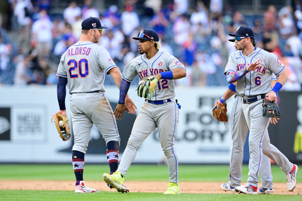 Francisco Lindor of the New York Mets rounds third base before