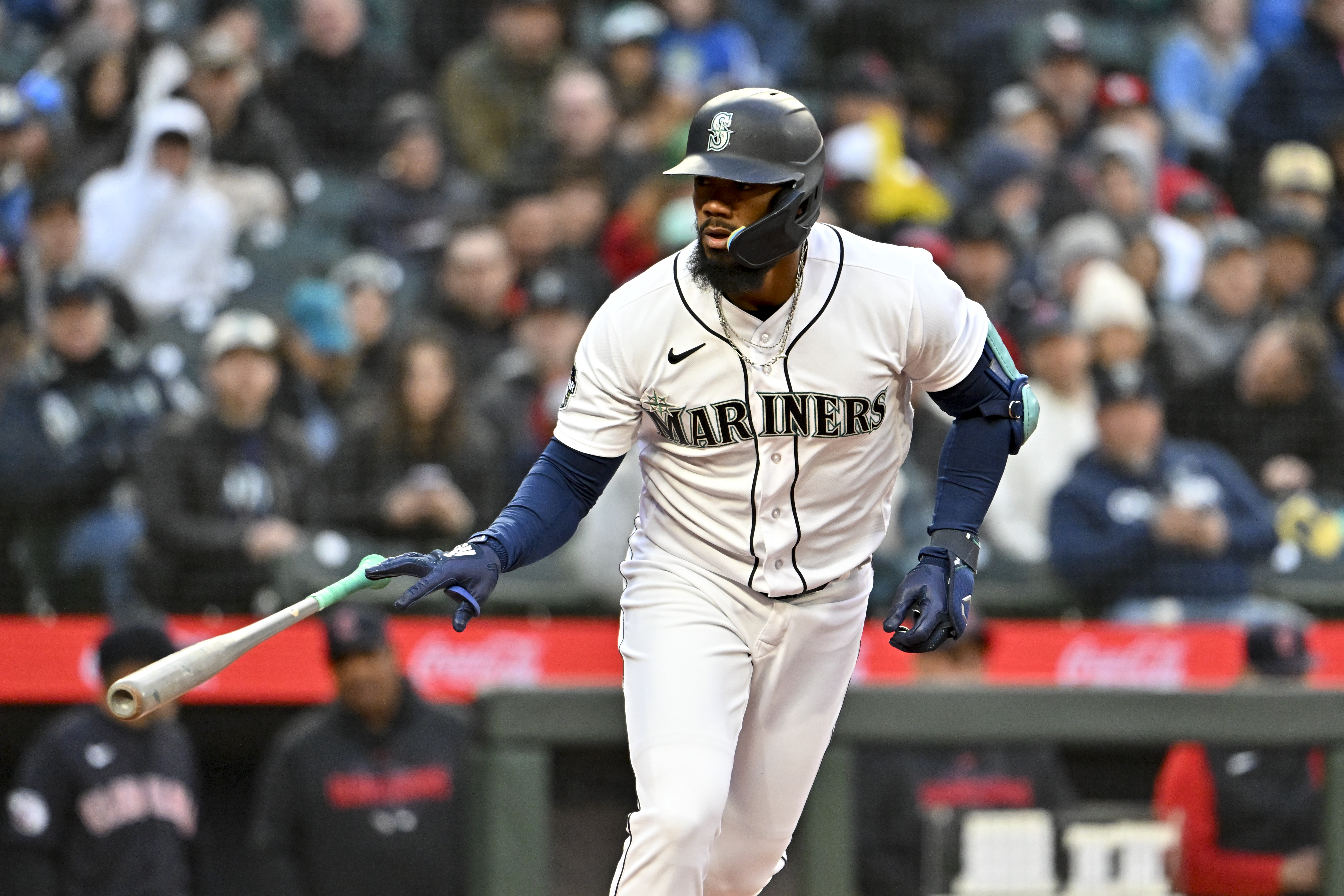 Seattle Mariners trade for Teoscar Hernández in early offseason