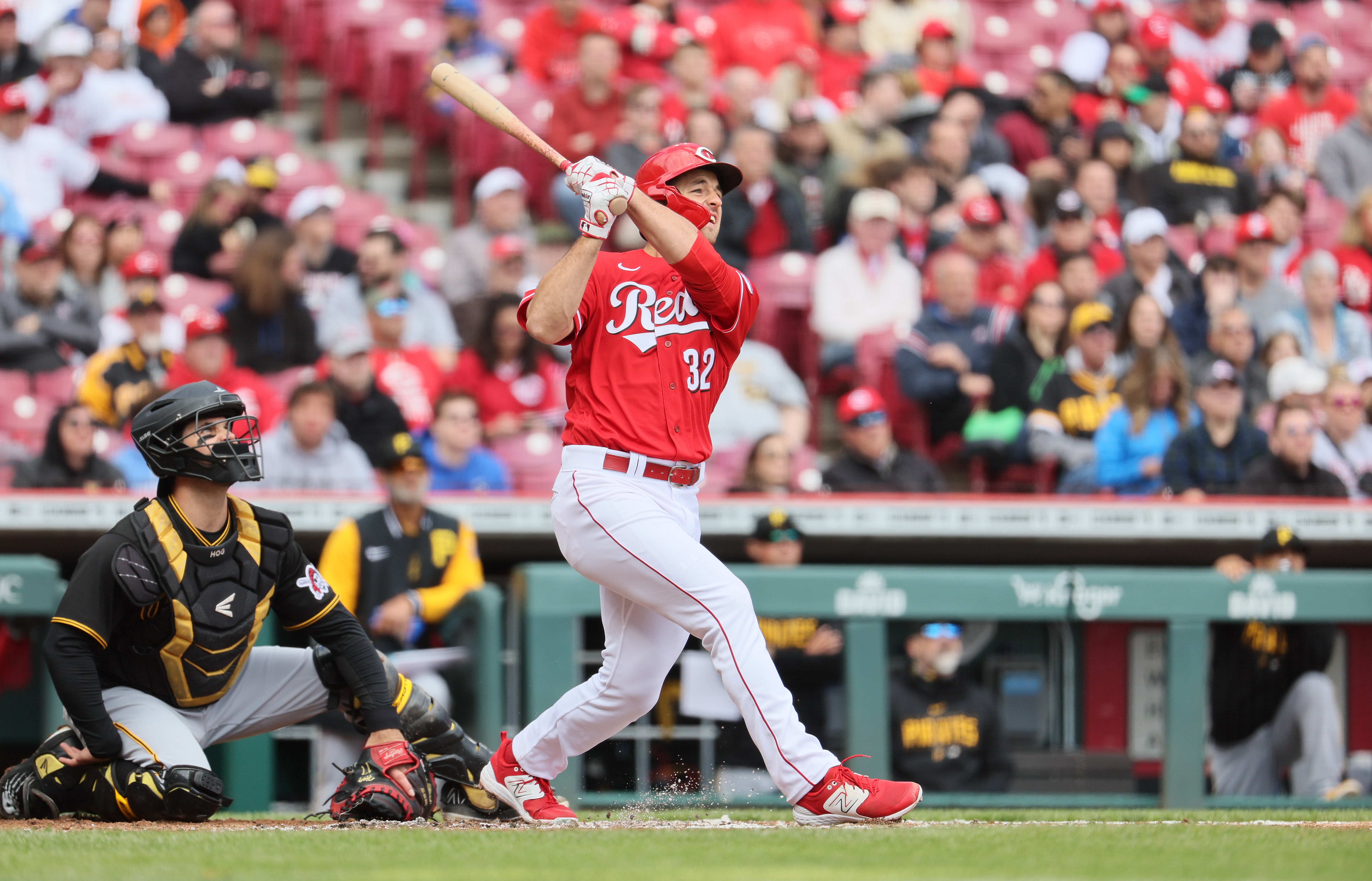 Cincinnati Reds left fielder Stuart Fairchild (17) leaves the