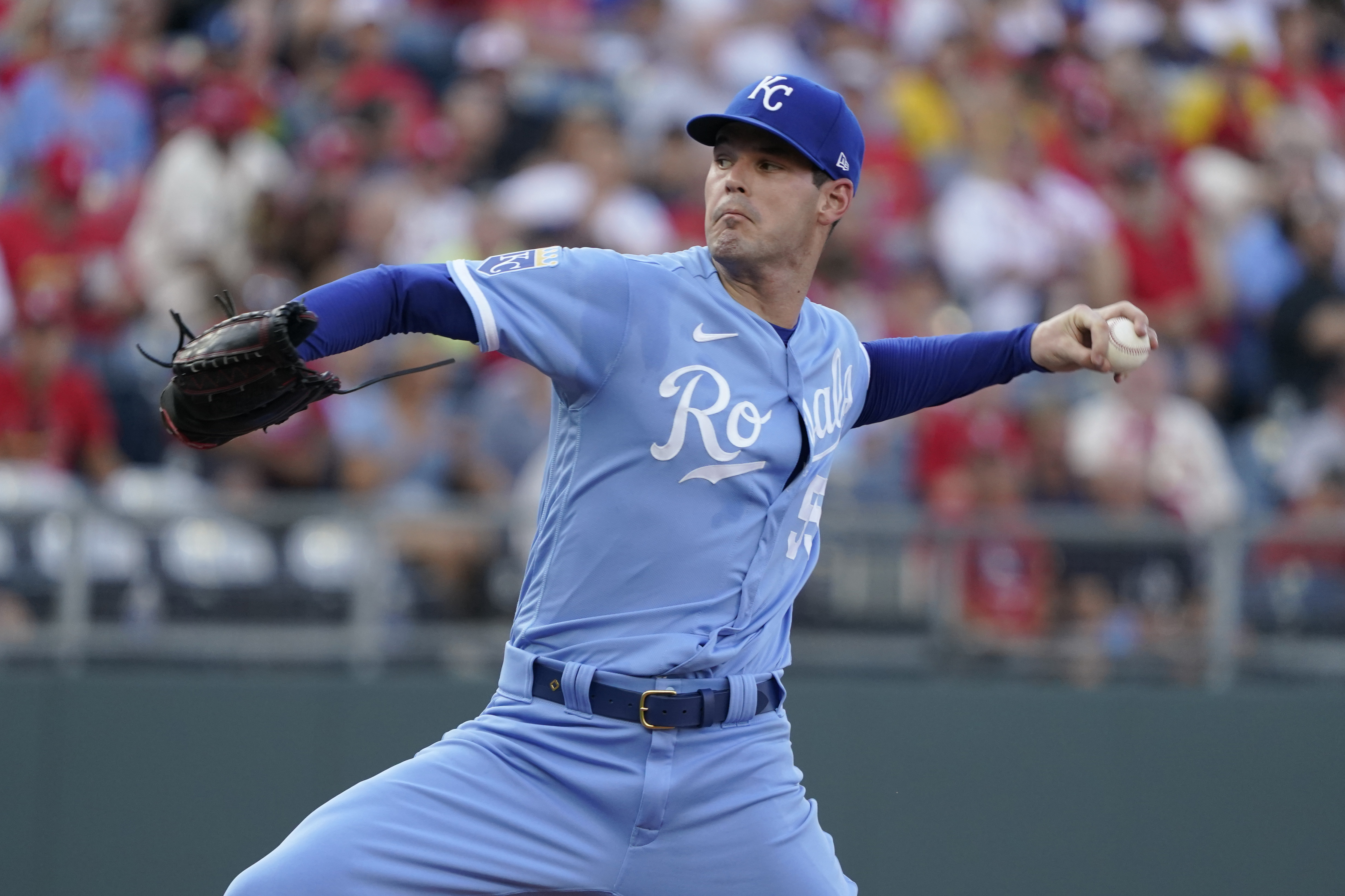 Royals trade Chapman to Rangers